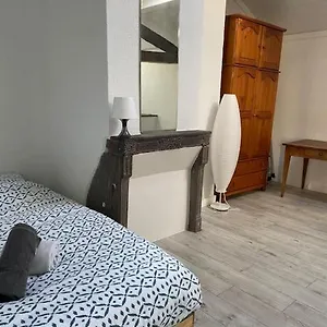  Appartement Studio Sous Les Toits Paisible France